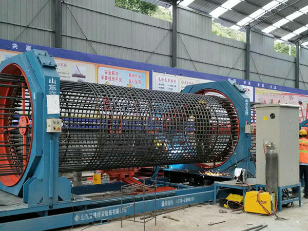 鋼筋籠滾焊機的工作原理